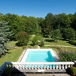 Le Prieure 4* Суйак