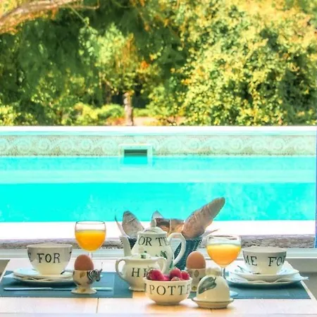 Couette-café Le Prieure 4*